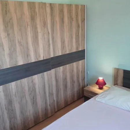 Luka Lägenhet Trogir